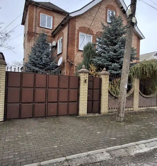 Продаётся 3-этажный дом, 281 м²