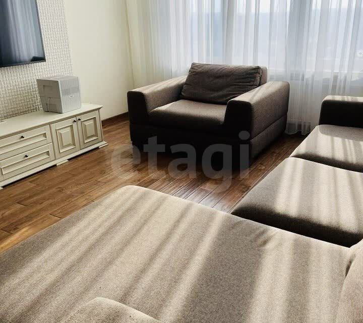 Продаётся 4-комнатная квартира, 136 м²