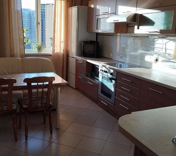 Сдаётся 2-комнатная квартира, 70 м²