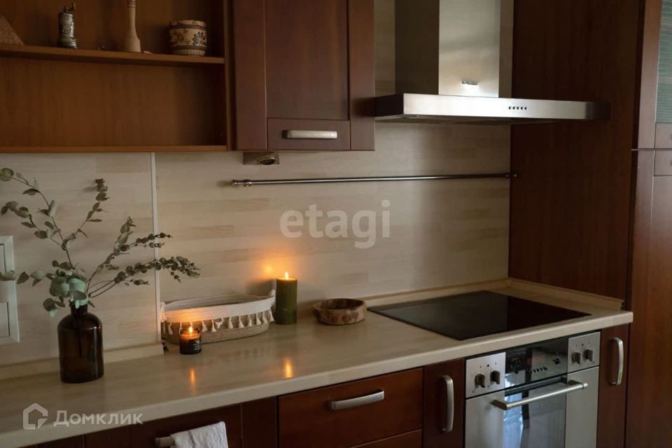 Продаётся 4-комнатная квартира, 140 м²