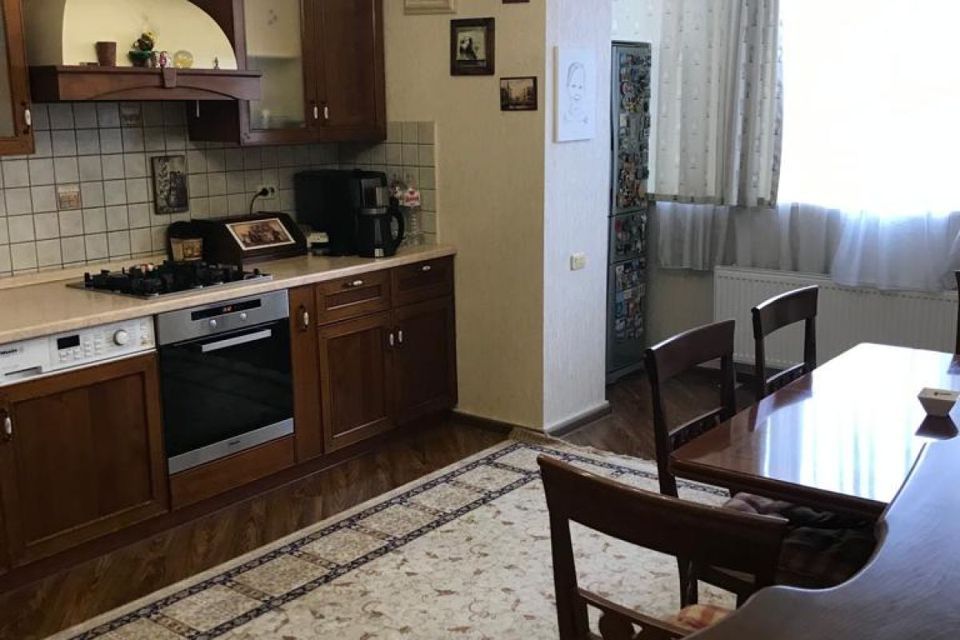 Продаётся 5-комнатная квартира, 155.58 м²