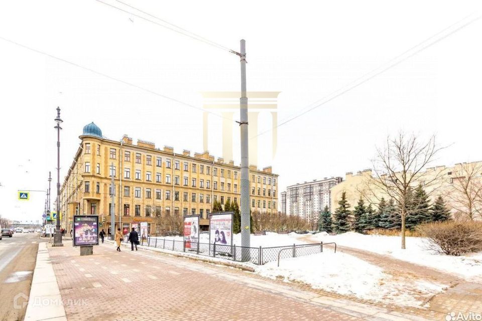 Продаётся 5-комнатная квартира, 162 м²