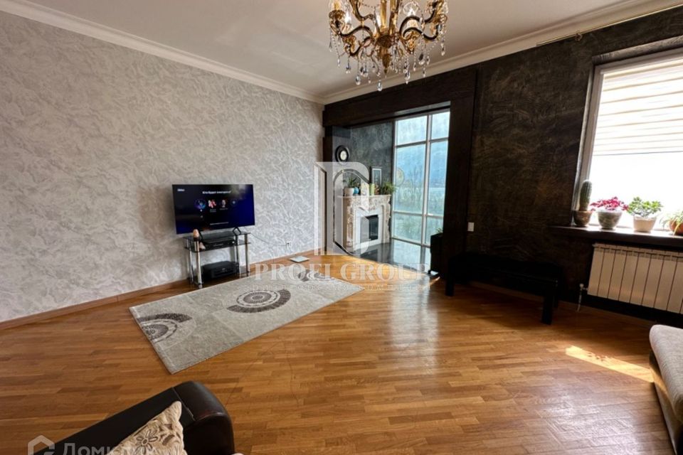Продаётся 2-комнатная квартира, 100 м²
