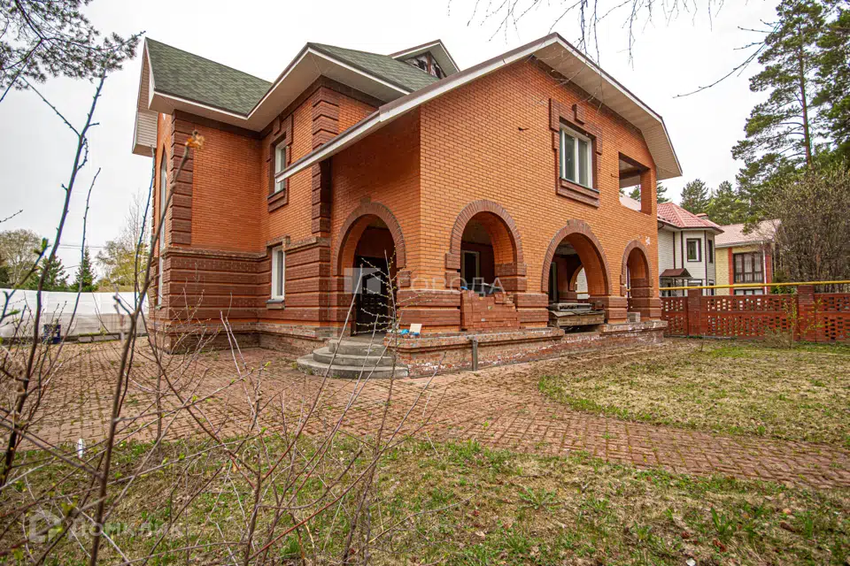 Продаётся 3-этажный дом, 451 м²