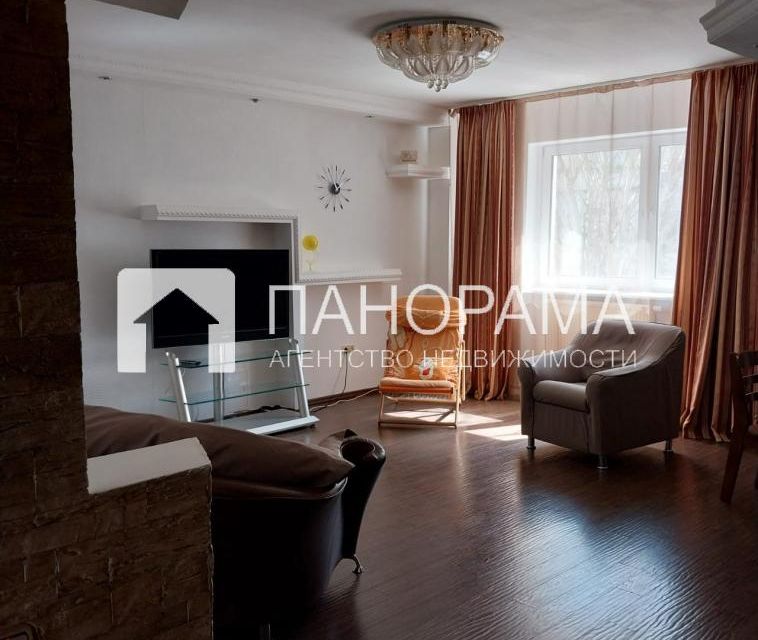Сдаётся 4-комнатная квартира, 215 м²