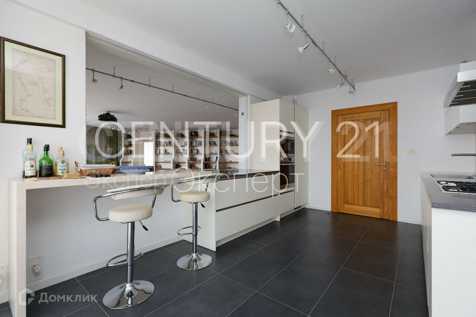 Продаётся 5-комнатная квартира, 361 м²