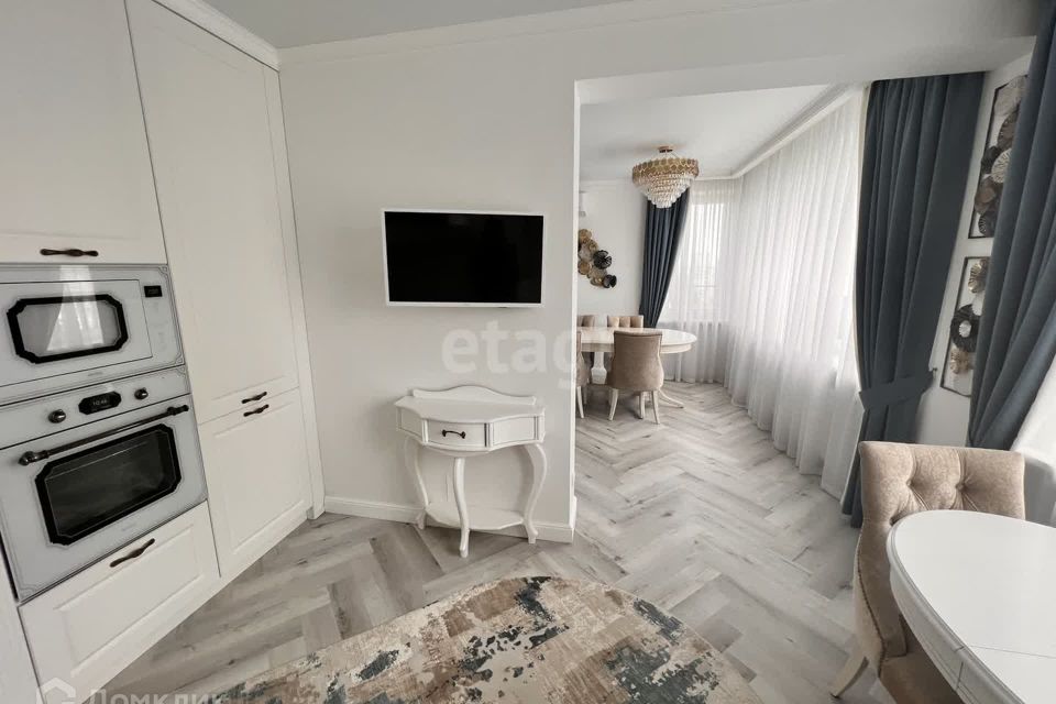 Сдаётся 1-комнатная квартира, 83.1 м²
