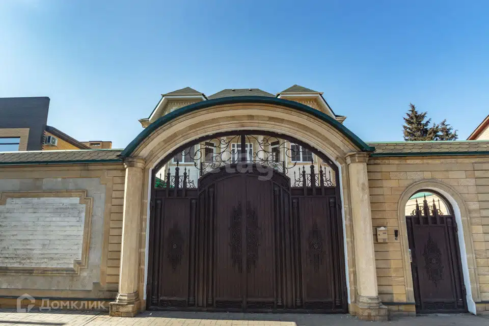 Продаётся 3-этажный дом, 567 м²