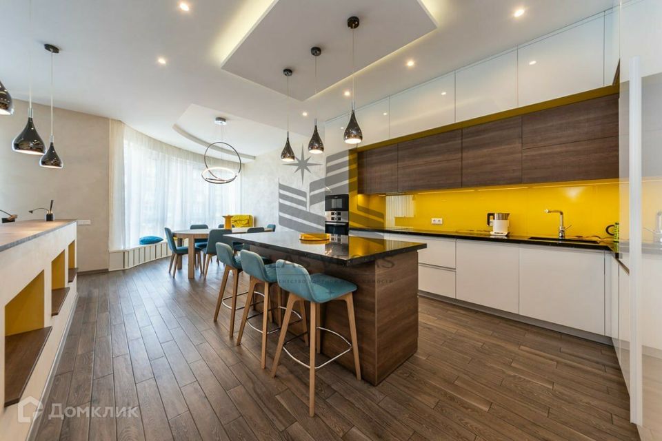 Сдаётся 3-комнатная квартира, 130 м²