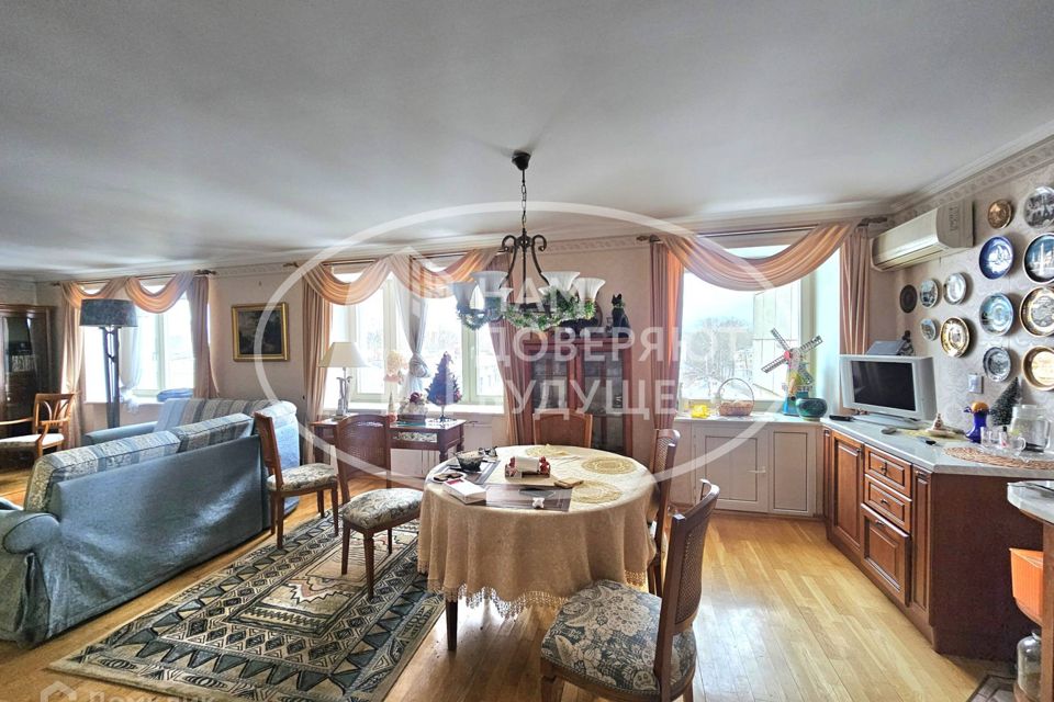 Продаётся 3-комнатная квартира, 122.8 м²