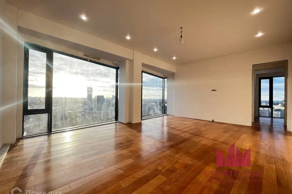 Продаётся 3-комнатная квартира, 107.9 м²