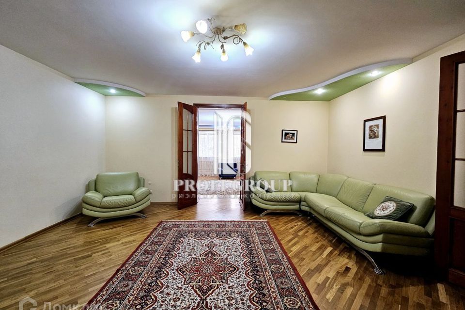 Продаётся 4-комнатная квартира, 157 м²