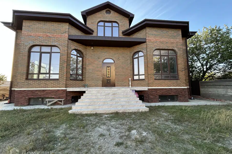 Продаётся 3-этажный дом, 550 м²