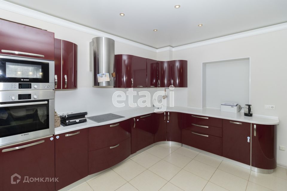 Продаётся 4-комнатная квартира, 102 м²