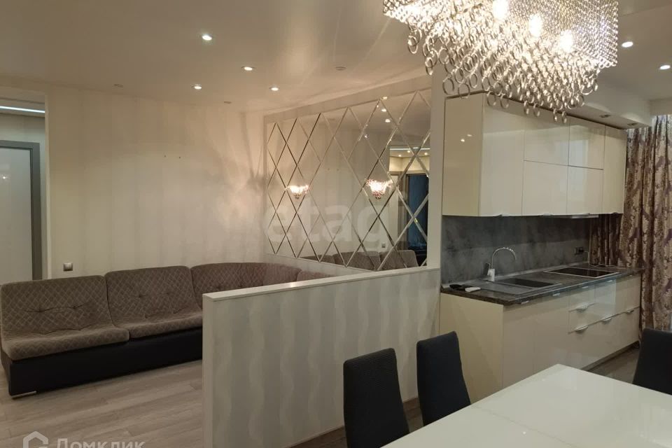 Продаётся 4-комнатная квартира, 100 м²