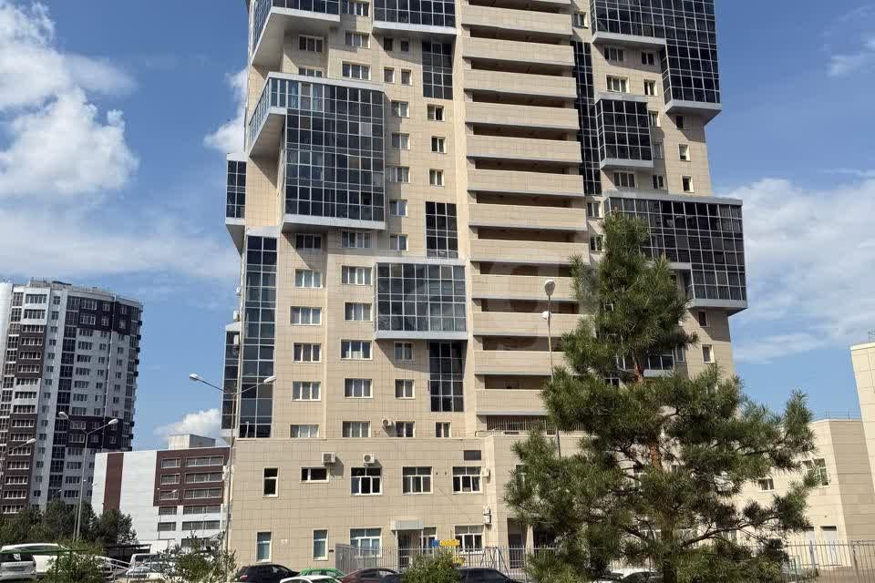 Продаётся 3-комнатная квартира, 100 м²