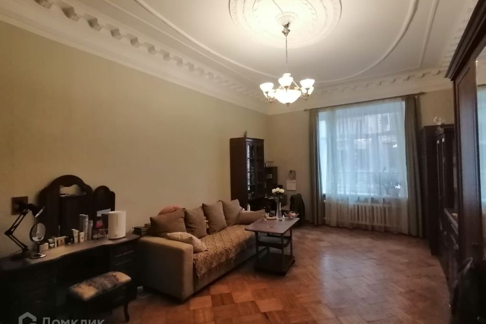 Продаётся 7-комнатная квартира, 189.9 м²