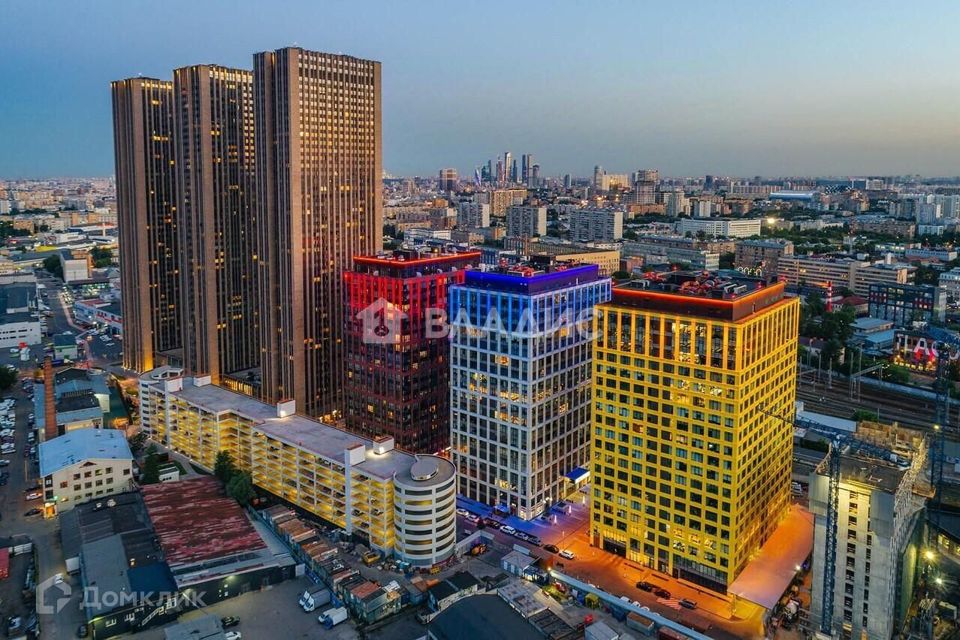 Продаётся 1-комнатная квартира, 55.6 м²