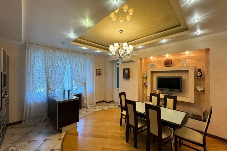 Продаётся 3-комнатная квартира, 150 м²