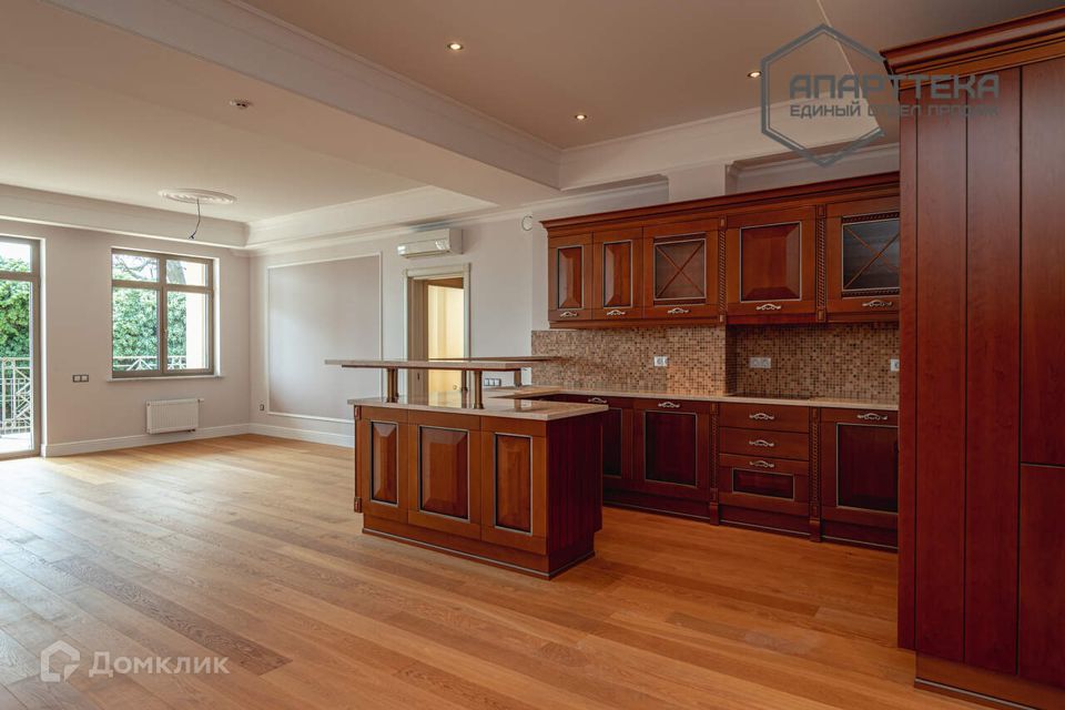 Продаётся 3-комнатная квартира, 134 м²