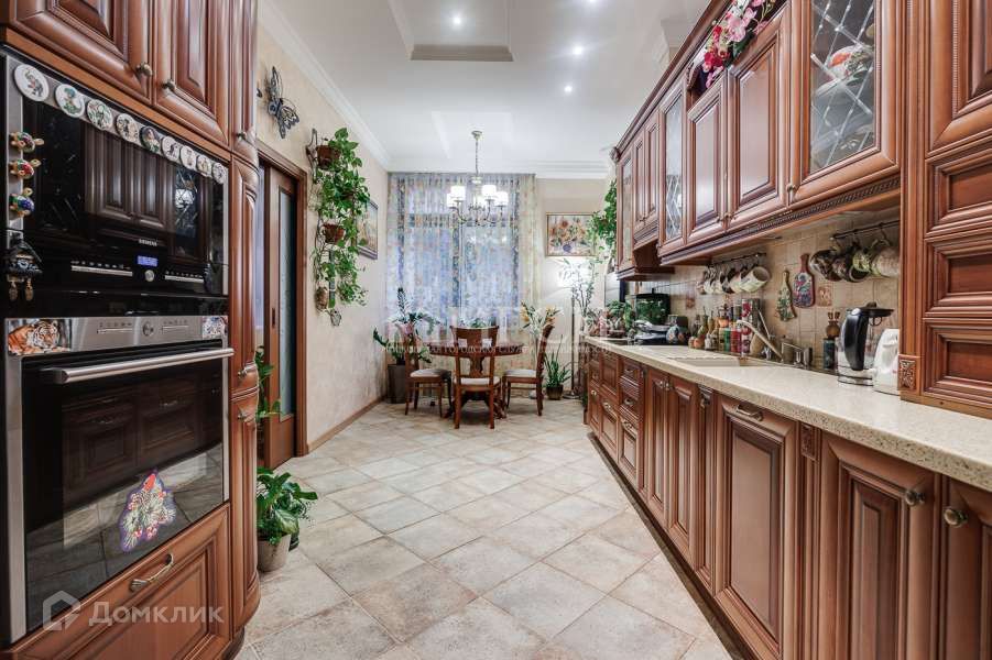 Продаётся 3-комнатная квартира, 137 м²