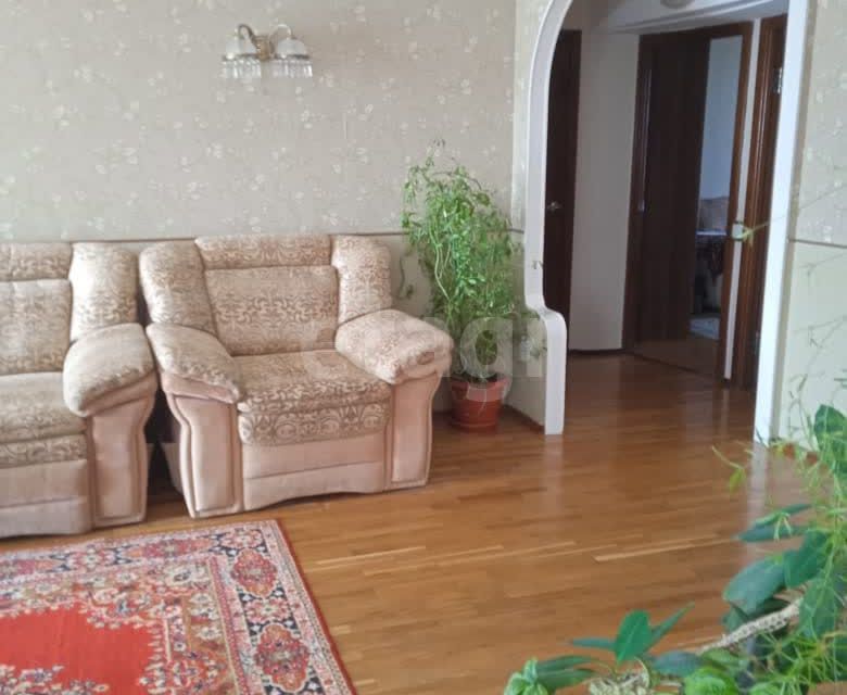 Продаётся 4-комнатная квартира, 59.6 м²