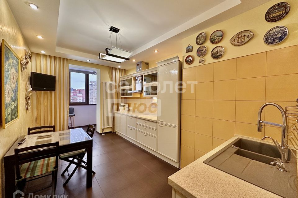 Продаётся 2-комнатная квартира, 76.4 м²
