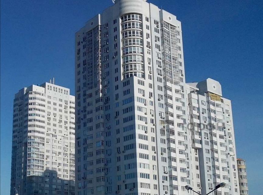 Сдаётся 4-комнатная квартира, 175.4 м²