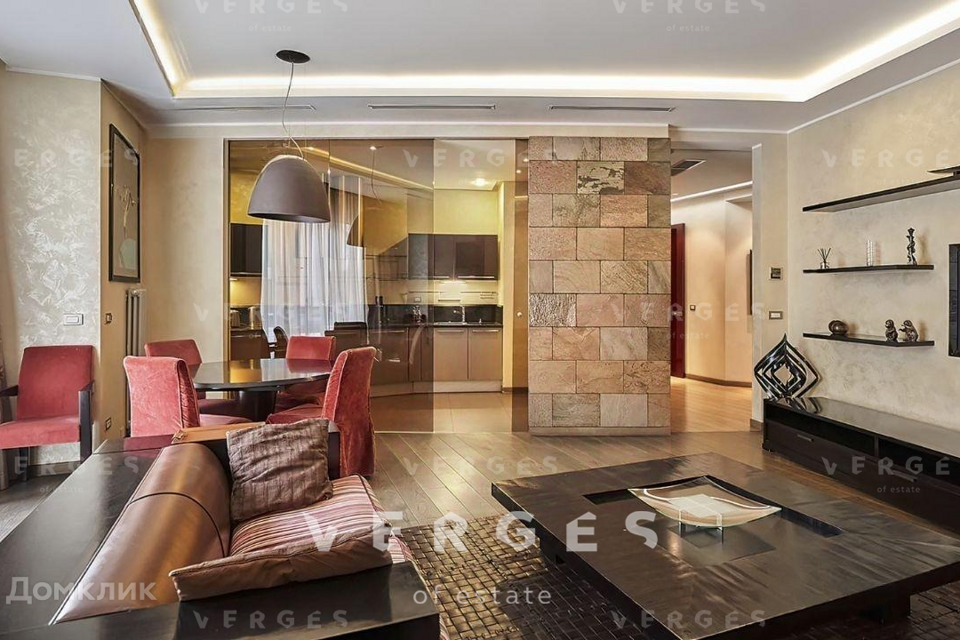 Продаётся 4-комнатная квартира, 160 м²