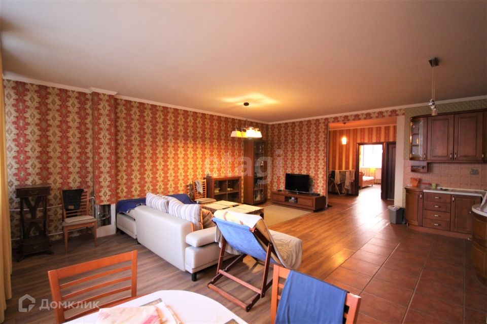 Продаётся 4-комнатная квартира, 101 м²