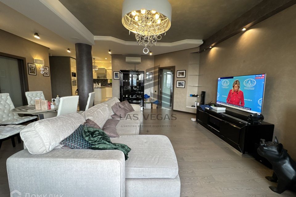 Сдаётся 4-комнатная квартира, 140 м²