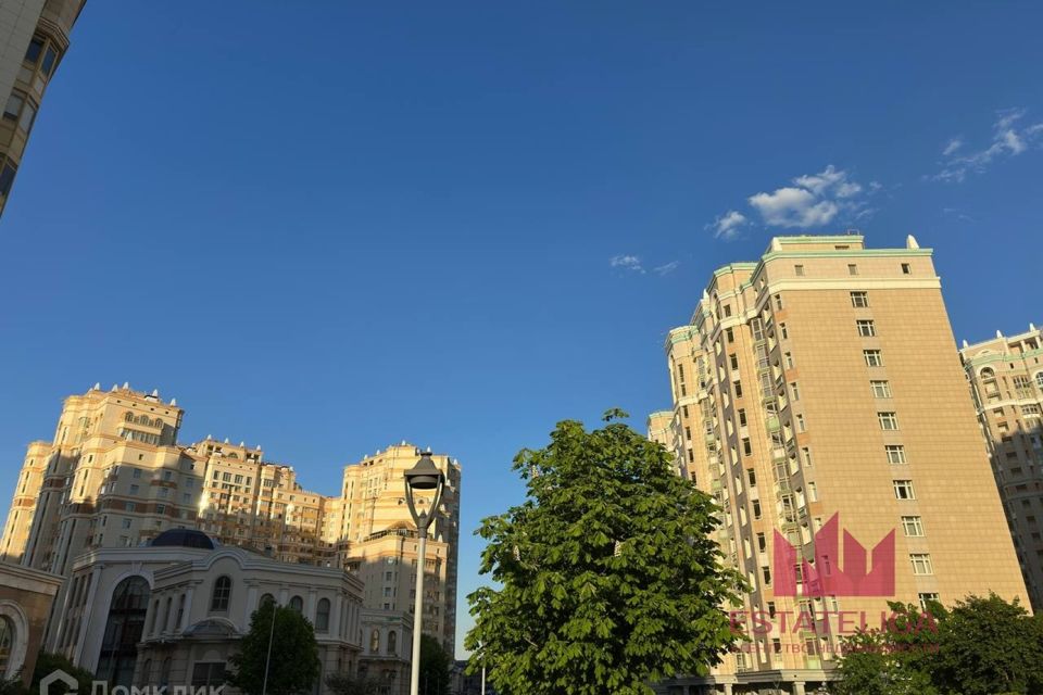 Продаётся 3-комнатная квартира, 140 м²