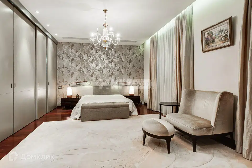 Продаётся 4-комнатная квартира, 210.3 м²