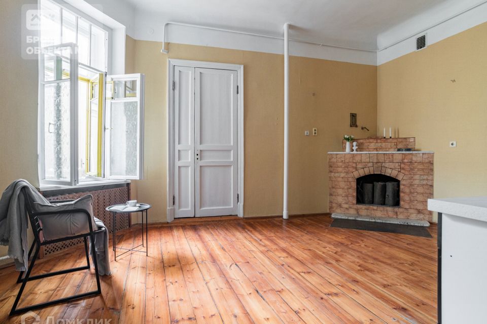 Продаётся 4-комнатная квартира, 145.5 м²