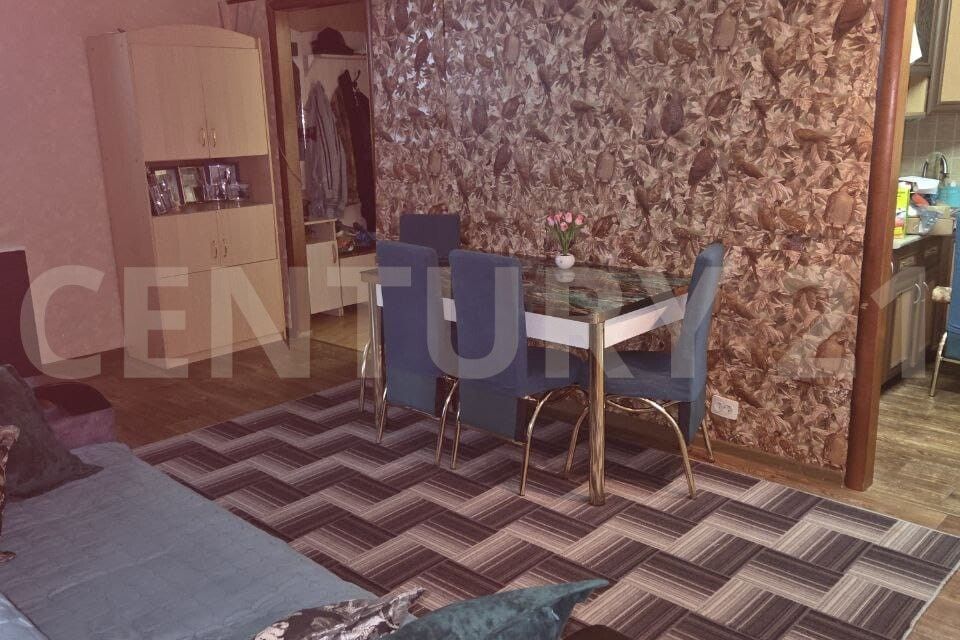 Продаётся 3-комнатная квартира, 48.4 м²