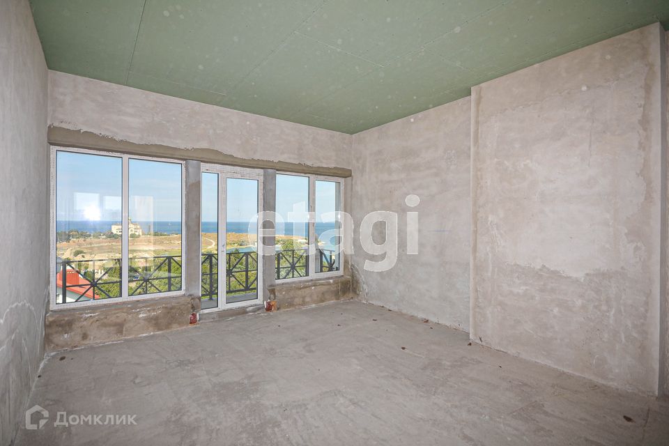 Продаётся 4-комнатная квартира, 230 м²