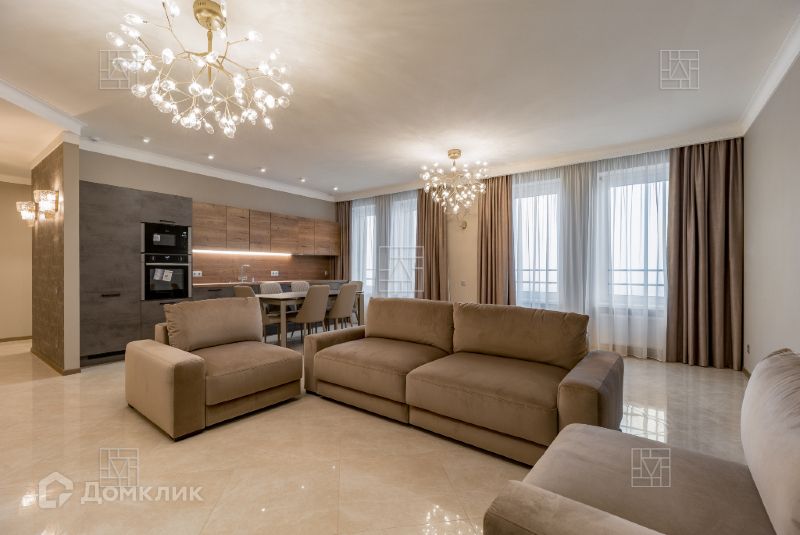 Сдаётся 4-комнатная квартира, 132 м²