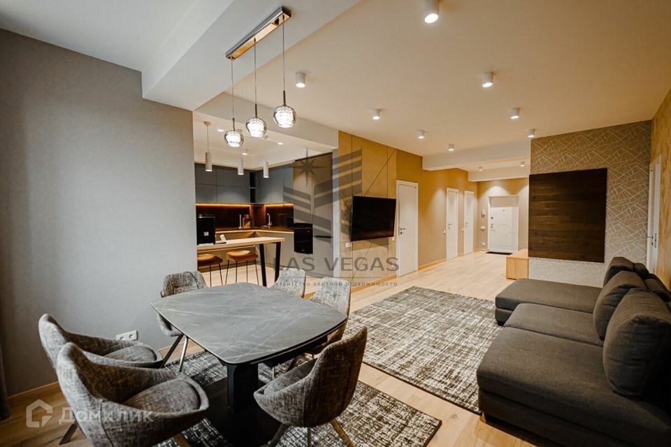 Сдаётся 4-комнатная квартира, 146 м²