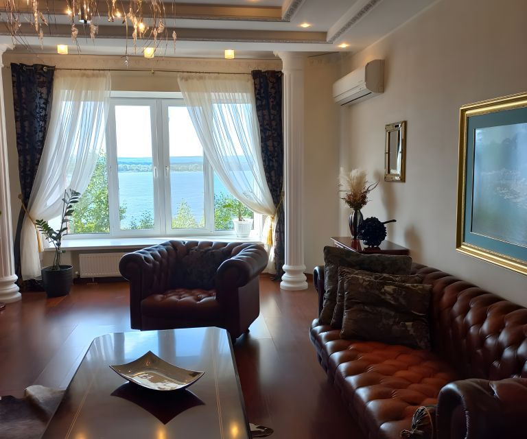 Сдаётся 3-комнатная квартира, 140 м²