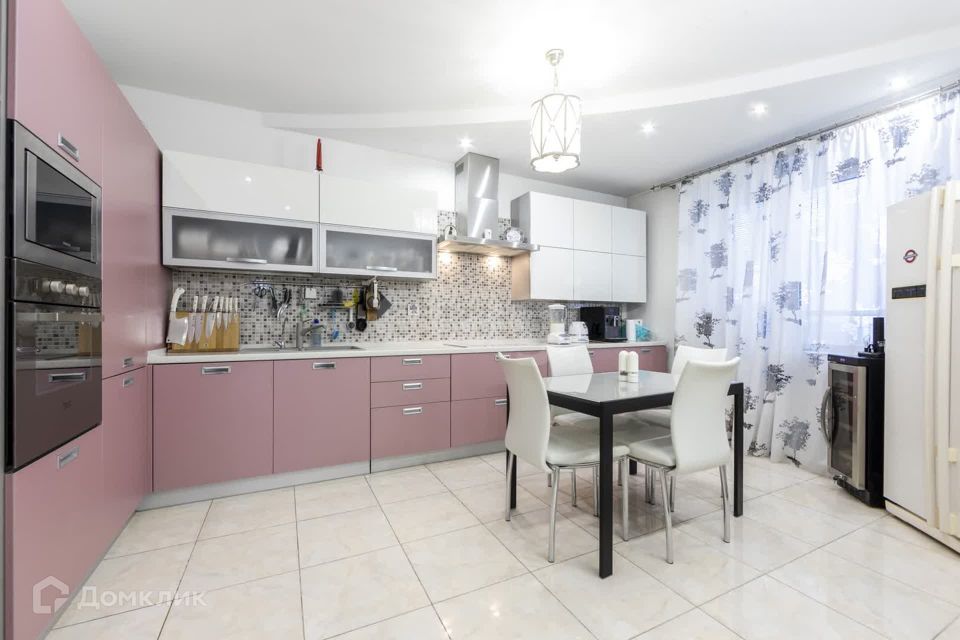 Продаётся 5-комнатная квартира, 199.1 м²
