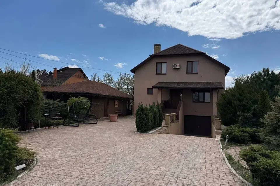 Продаётся 3-этажный дом, 250.4 м²