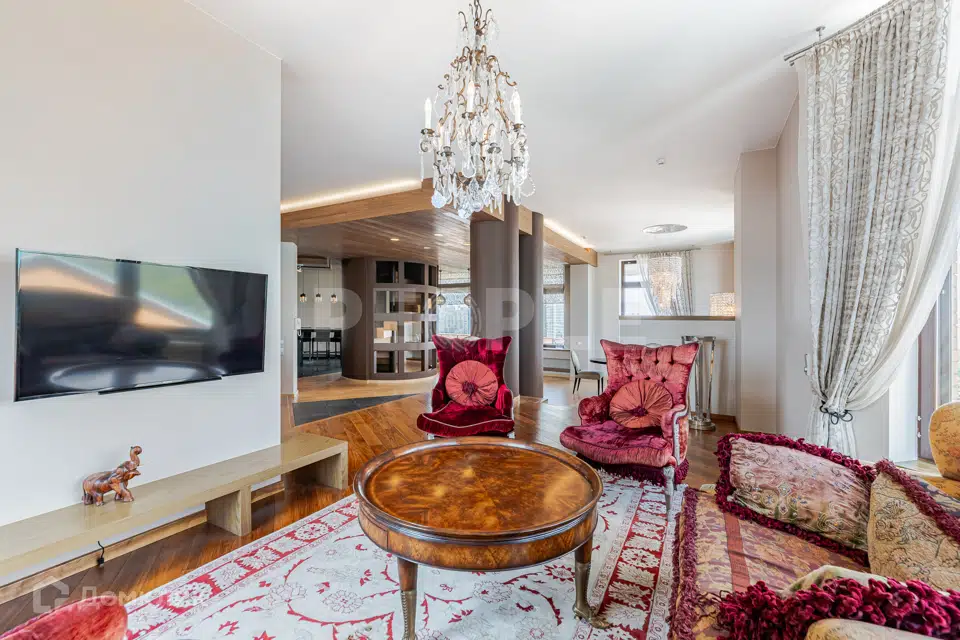 Продаётся 4-комнатная квартира, 582 м²
