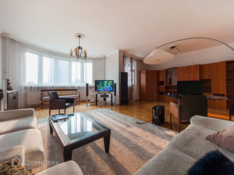 Сдаётся 2-комнатная квартира, 144 м²
