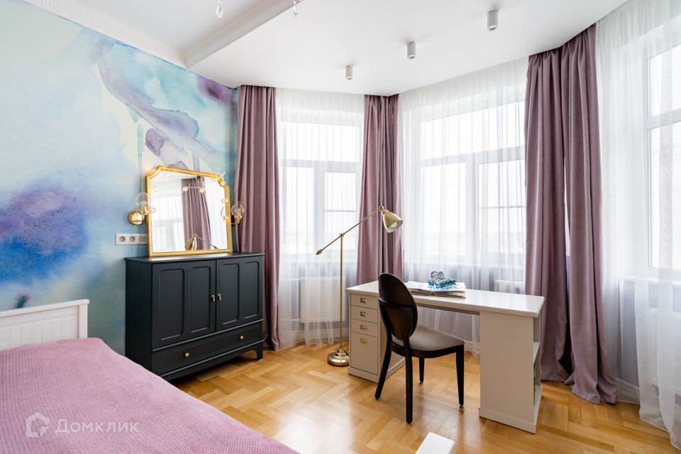 Продаётся 4-комнатная квартира, 107 м²