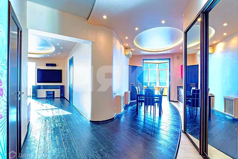 Продаётся 2-комнатная квартира, 114 м²