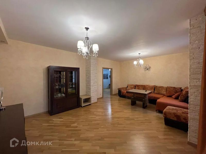 Продаётся 3-комнатная квартира, 108.5 м²