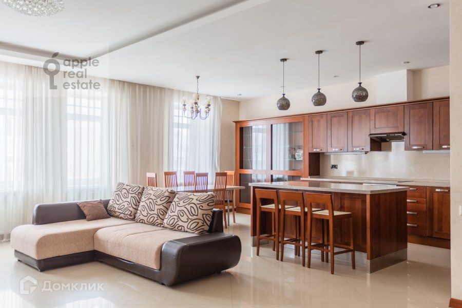 Сдаётся 4-комнатная квартира, 140 м²