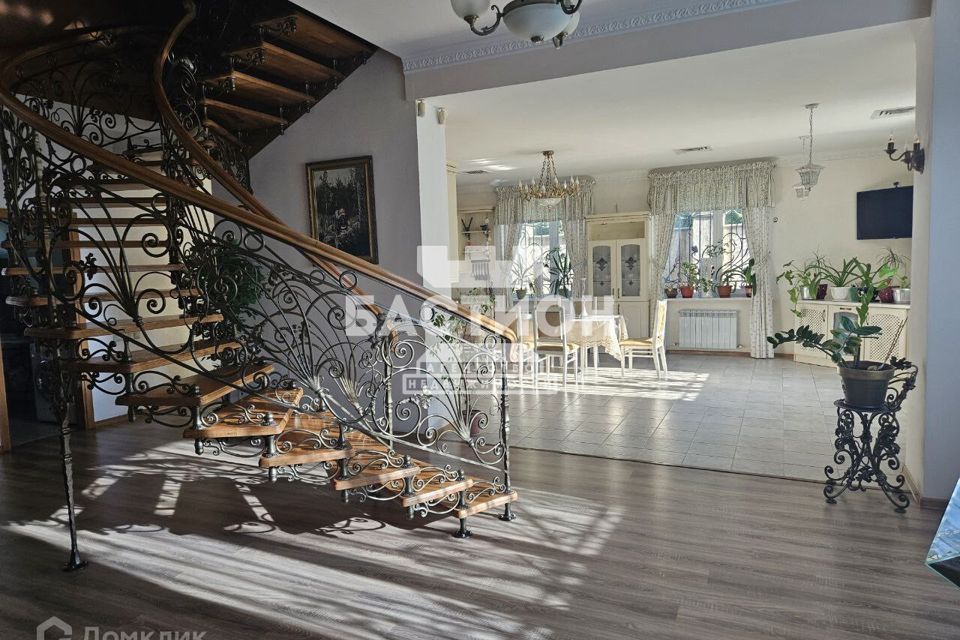 Продаётся 2-этажный дом, 319 м²