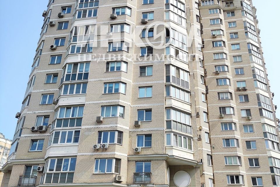 Продаётся 1-комнатная квартира, 52.2 м²