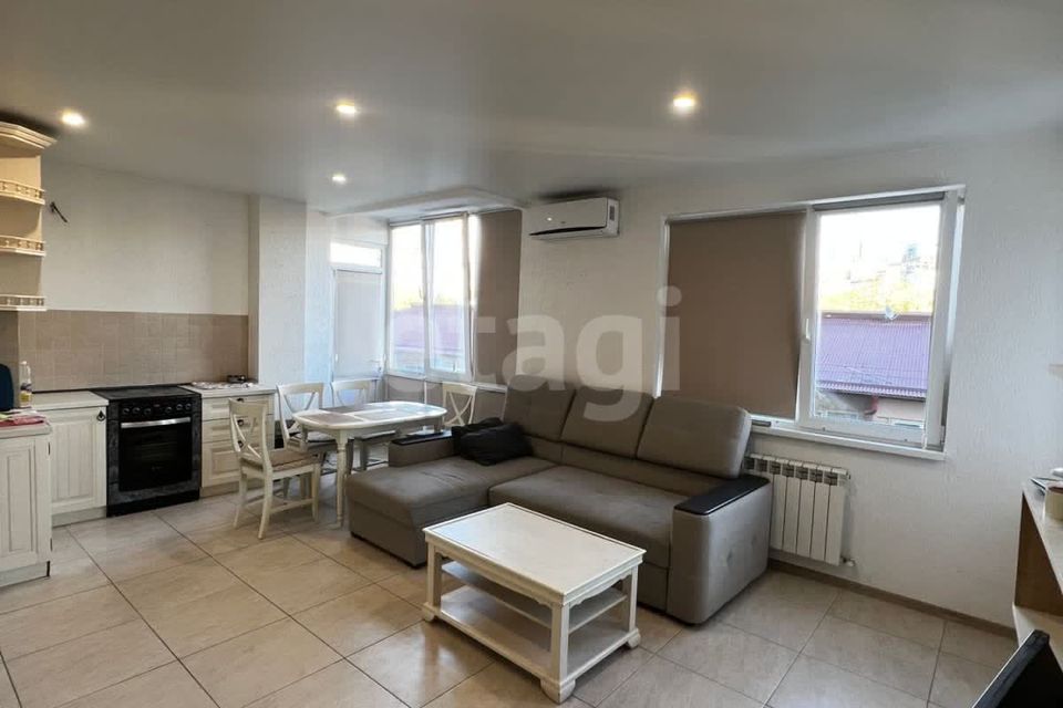 Продаётся 1-комнатная квартира, 42.7 м²